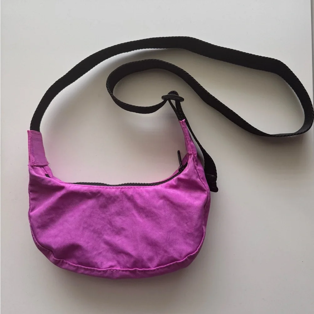 BAGGU Extra Pink Mini Crescent - Picture 1 of 4